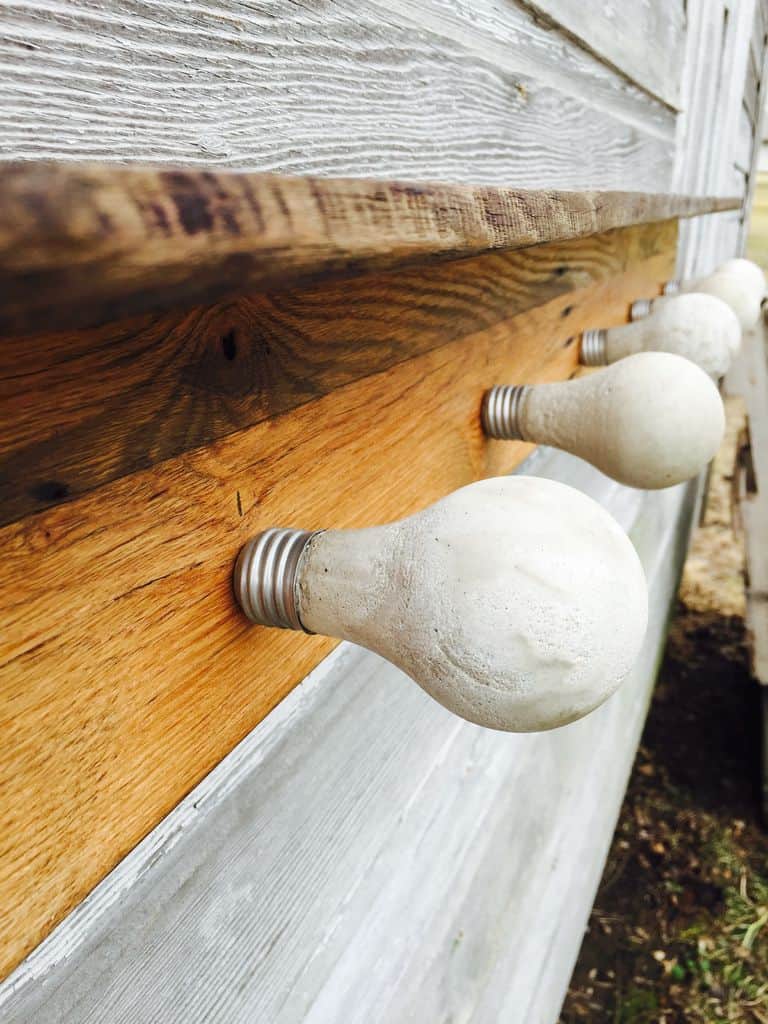 Concrete lightbulb wall hooks Crafts and Decor Using Lightbulbs: How to Repurpose and Upcycle Lightbulbs