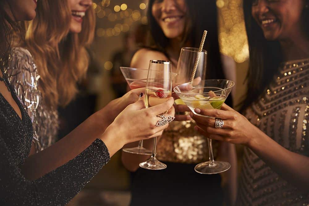 Drinks with friends for your birthday party